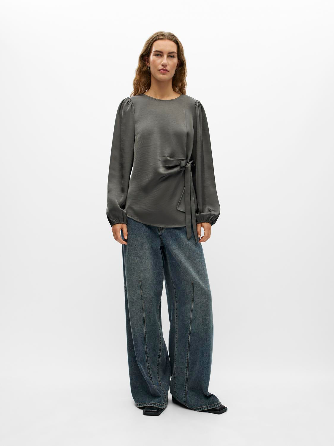 model_shot-front_full